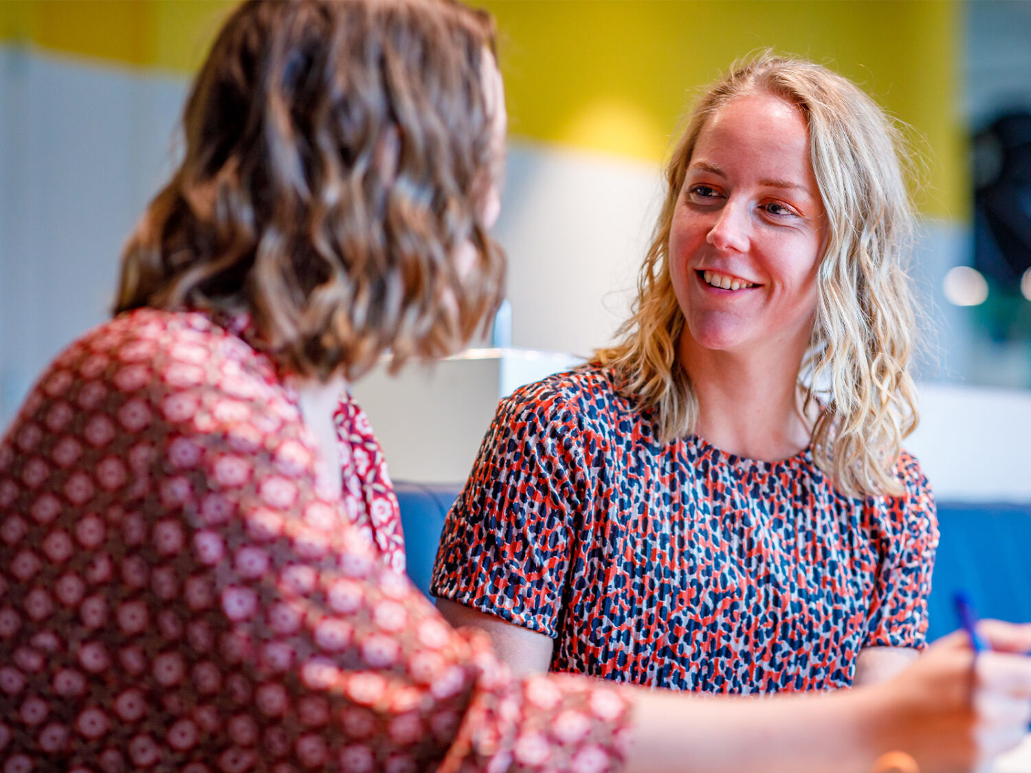 Anouchka en Johanneke in gesprek